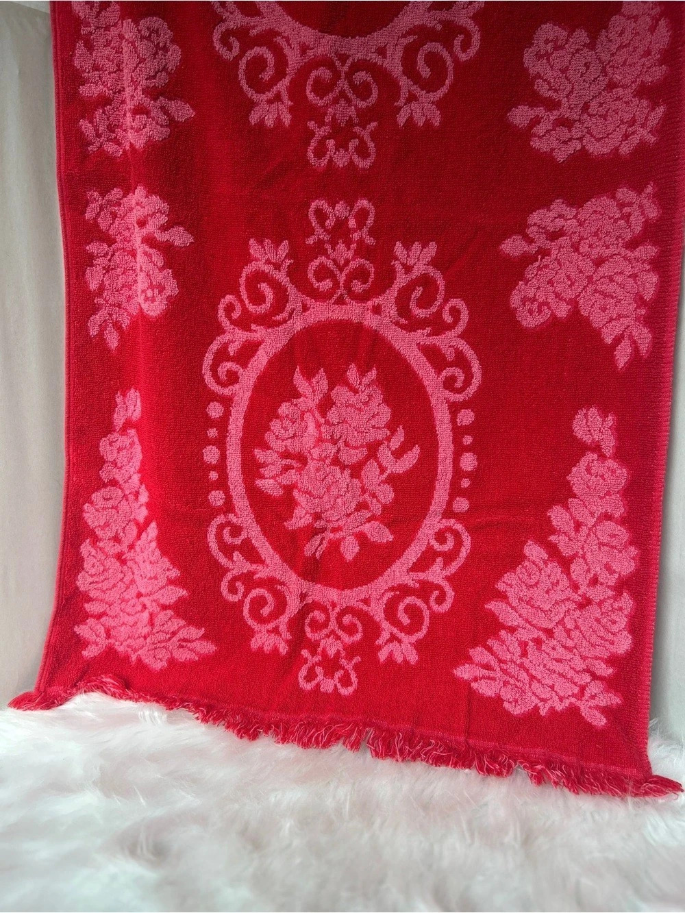 Vintage Floral Towel Red & Pink